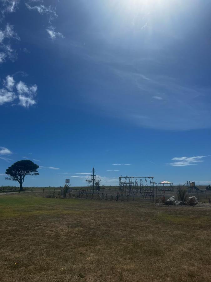 Carters By The Sea Motel Carters Beach ภายนอก รูปภาพ